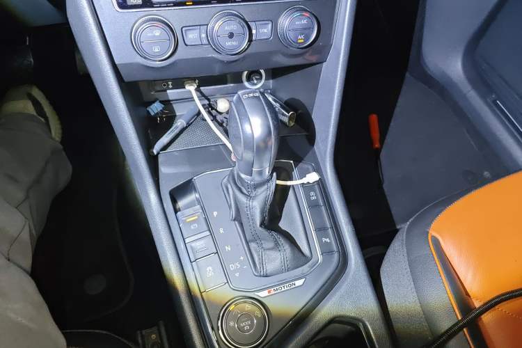 Used Volkswagen Tiguan 2017 330TSI All-Wheel-Drive Innovation Model Gear Lever