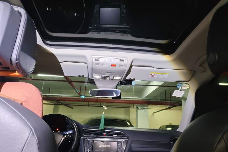 Used Volkswagen Tiguan 2017 330TSI All-Wheel-Drive Innovation Model Headliner