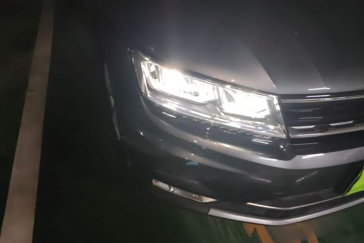 Used Volkswagen Tiguan 2017 330TSI All-Wheel-Drive Innovation Model Right Front Headlight