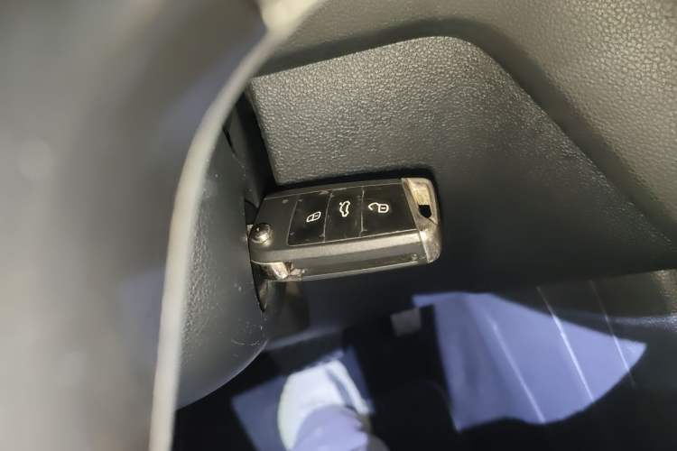 Used Volkswagen Tiguan 2017 330TSI All-Wheel-Drive Innovation Model Vehicle Key