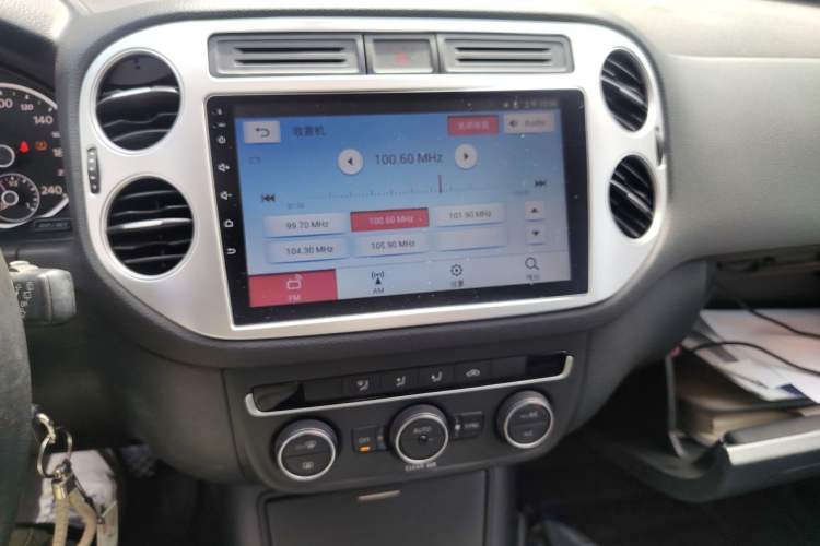 Used Volkswagen Tiguan 2017 300TSI Automatic Two-Wheel Drive Silk Road Comfort Edition Audio And AC Panel