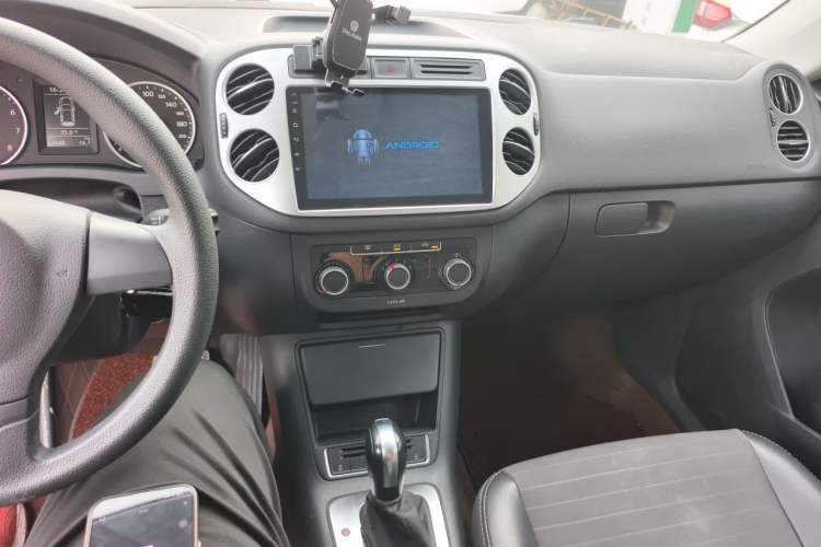 Used Volkswagen Tiguan 2017 300TSI Automatic Two-Wheel Drive Silk Road Luxury Edition Audio And AC Panel