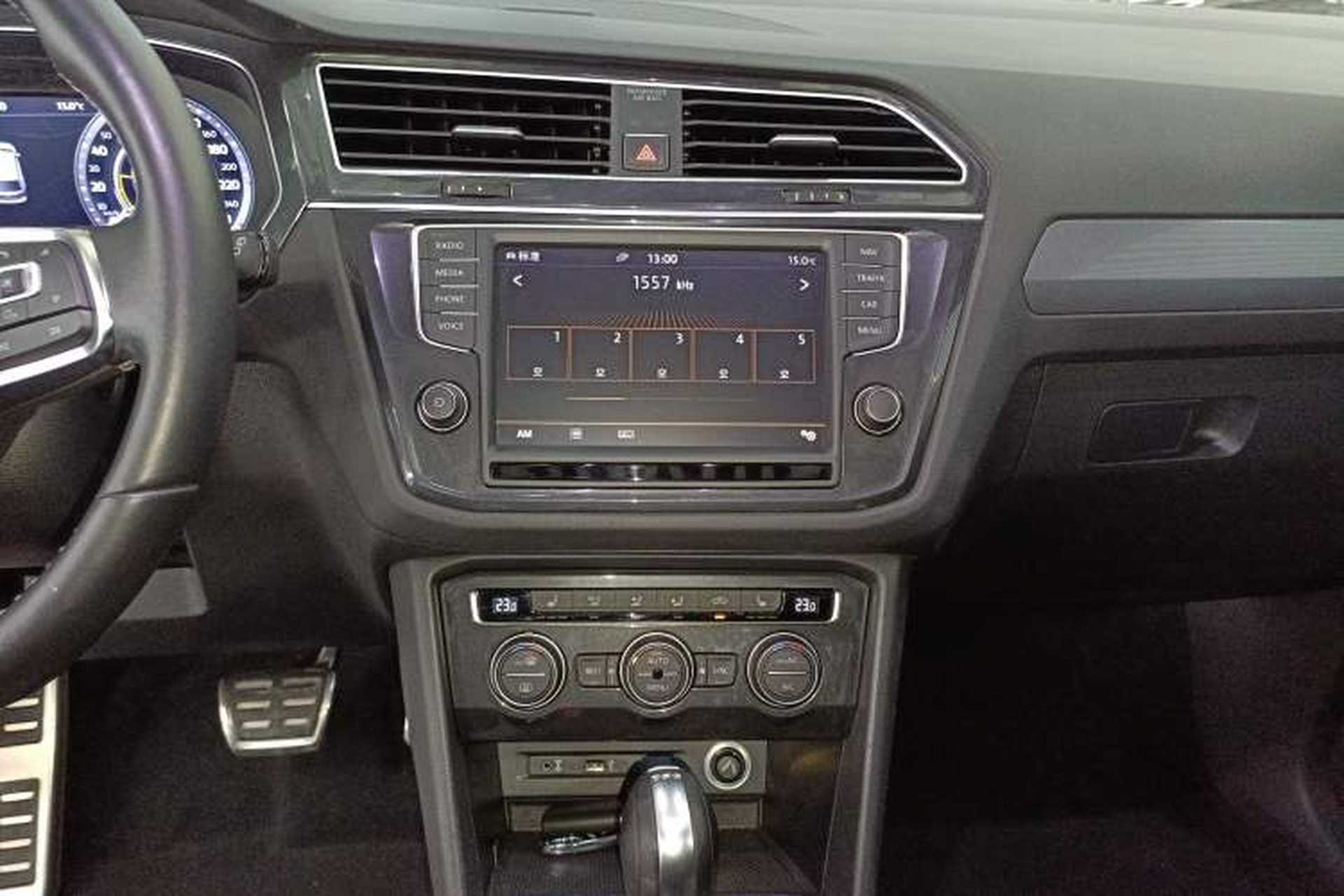 Used Volkswagen Tiguan 2017 380TSI Four-Wheel Drive R-Line Audio And AC Panel