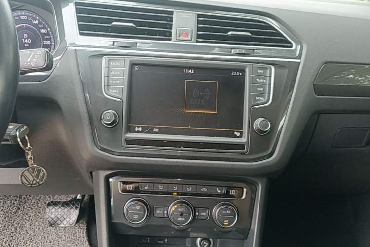 Used Volkswagen Tiguan 2017 330TSI All-Wheel-Drive Innovation Model Audio And AC Panel