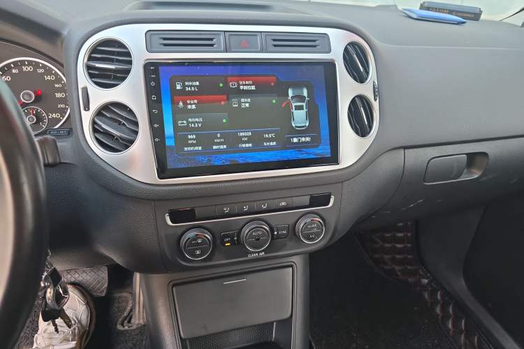 Used Volkswagen Tiguan 2017 300TSI Automatic Two-Wheel Drive Silk Road Comfort Edition Audio And AC Panel