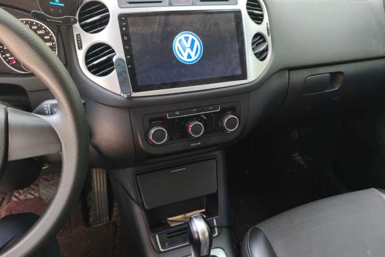 Used Volkswagen Tiguan 2017 300TSI Automatic Two-Wheel Drive Silk Road Luxury Edition Audio And AC Panel