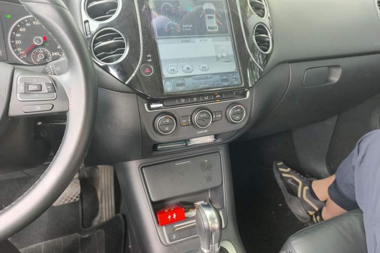 Used Volkswagen Tiguan 2017 300TSI Automatic Two-Wheel Drive Silk Road Comfort Edition Audio And AC Panel