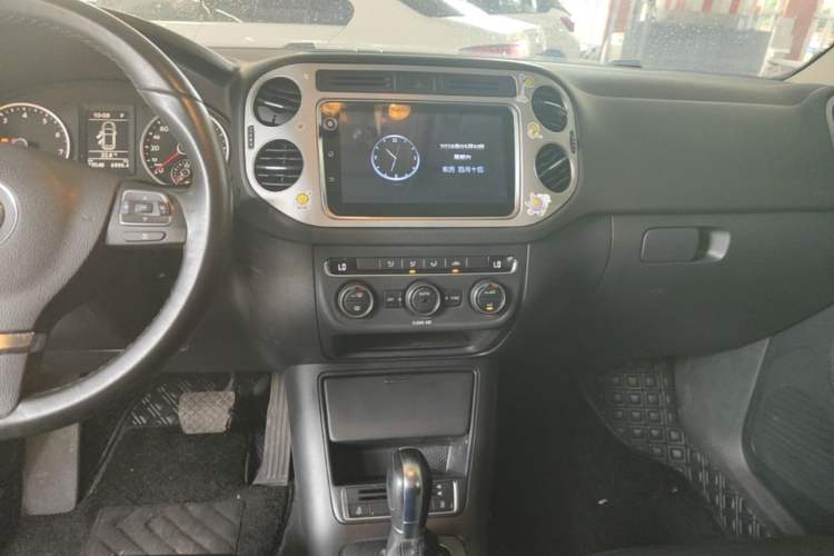 Used Volkswagen Tiguan 2017 300TSI Automatic Two-Wheel Drive Silk Road Comfort Edition Audio And AC Panel