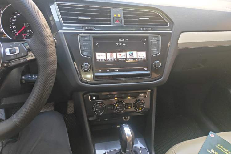 Used Volkswagen Tiguan 2017 280TSI Two-Wheel-Drive Elite Version Audio And AC Panel