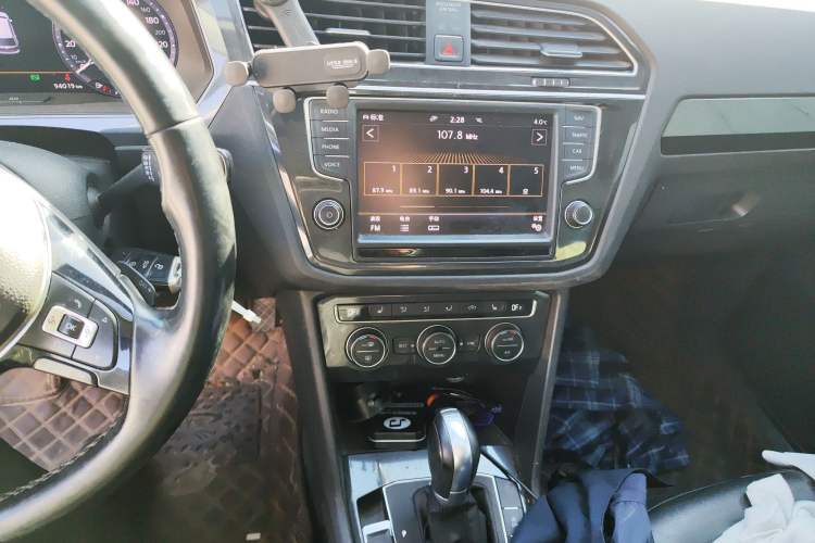 Used Volkswagen Tiguan 2017 330TSI All-Wheel-Drive Innovation Model Audio And AC Panel