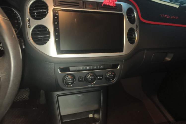 Used Volkswagen Tiguan 2017 300TSI Automatic Two-Wheel Drive Silk Road Comfort Edition Audio And AC Panel