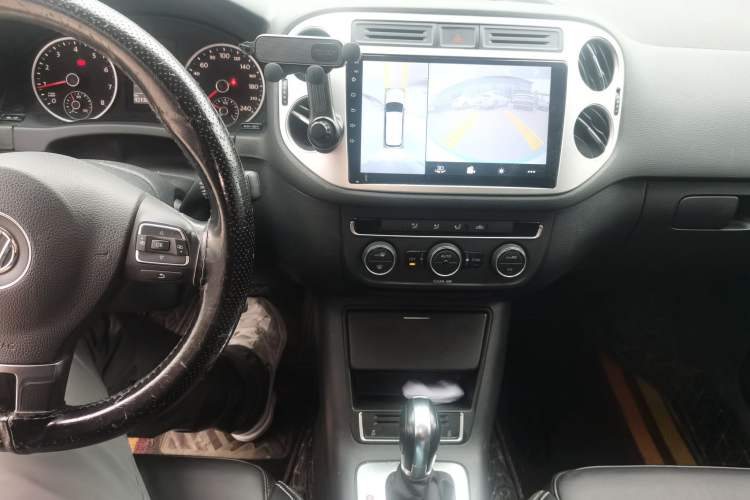 Used Volkswagen Tiguan 2017 300TSI Automatic Two-Wheel Drive Silk Road Comfort Edition Audio And AC Panel