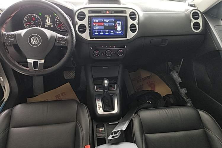 Used Volkswagen Tiguan 2017 300TSI Automatic Two-Wheel Drive Silk Road Comfort Edition Audio And AC Panel