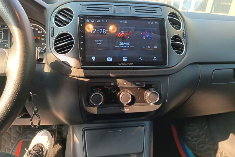 Used Volkswagen Tiguan 2017 300TSI Automatic Two-Wheel Drive Silk Road Luxury Edition Audio And AC Panel