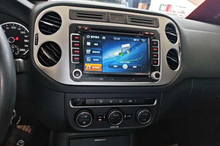 Used Volkswagen Tiguan 2017 300TSI Automatic Two-Wheel Drive Silk Road Comfort Edition Audio And AC Panel