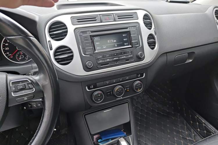 Used Volkswagen Tiguan 2017 300TSI Automatic Two-Wheel Drive Silk Road Comfort Edition Audio And AC Panel