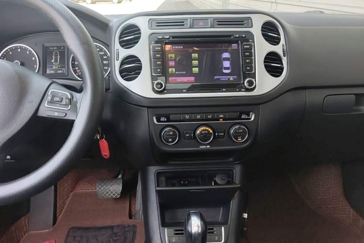 Used Volkswagen Tiguan 2017 300TSI Automatic Two-Wheel Drive Silk Road Comfort Edition Audio And AC Panel