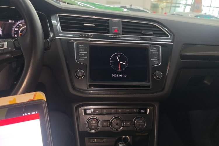 Used Volkswagen Tiguan 2017 330TSI All-Wheel-Drive Innovation Model Audio And AC Panel