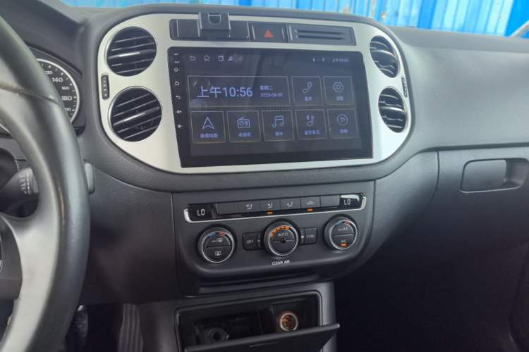 Used Volkswagen Tiguan 2017 300TSI Automatic Two-Wheel Drive Silk Road Comfort Edition Audio And AC Panel