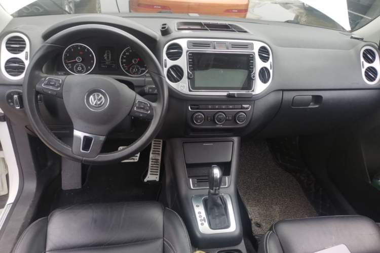 Used Volkswagen Tiguan 2017 300TSI Automatic Two-Wheel Drive Silk Road Comfort Edition Center Console