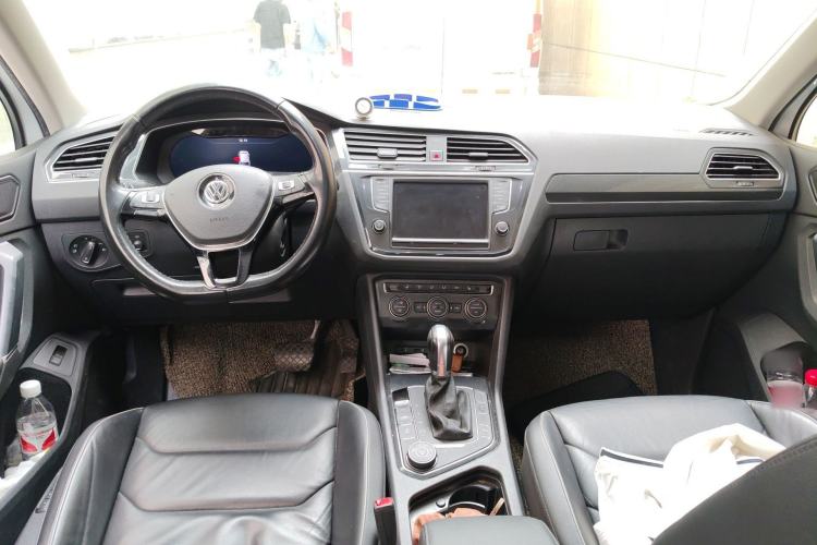 Used Volkswagen Tiguan 2017 330TSI All-Wheel-Drive Innovation Model Center Console