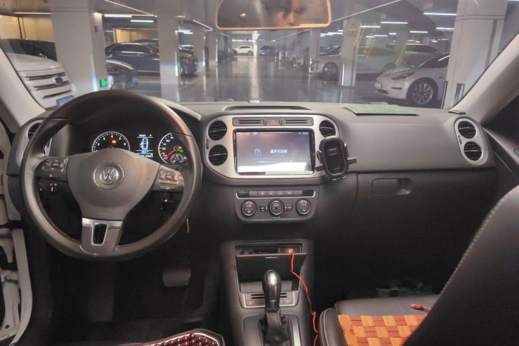 Used Volkswagen Tiguan 2017 300TSI Automatic Two-Wheel Drive Silk Road Comfort Edition Center Console