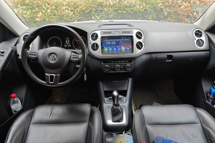 Used Volkswagen Tiguan 2017 300TSI Automatic Two-Wheel Drive Silk Road Comfort Edition Center Console