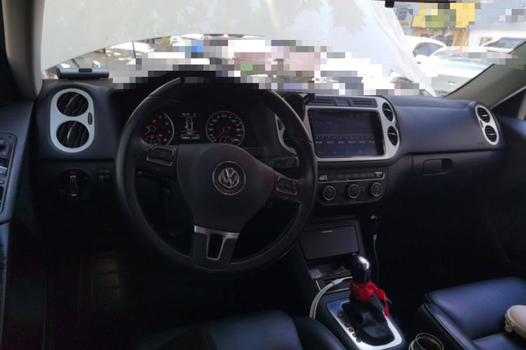 Used Volkswagen Tiguan 2017 300TSI Automatic Two-Wheel Drive Silk Road Comfort Edition Center Console