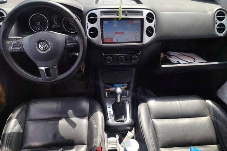 Used Volkswagen Tiguan 2017 300TSI Automatic Two-Wheel Drive Silk Road Comfort Edition Center Console