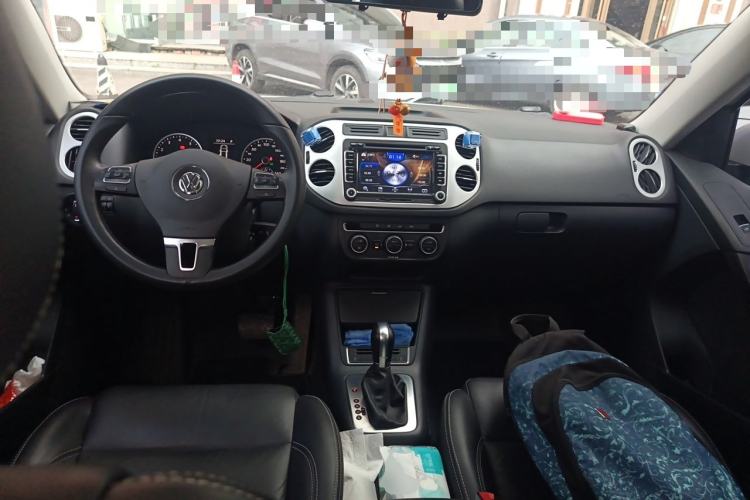 Used Volkswagen Tiguan 2017 300TSI Automatic Two-Wheel Drive Silk Road Comfort Edition Center Console