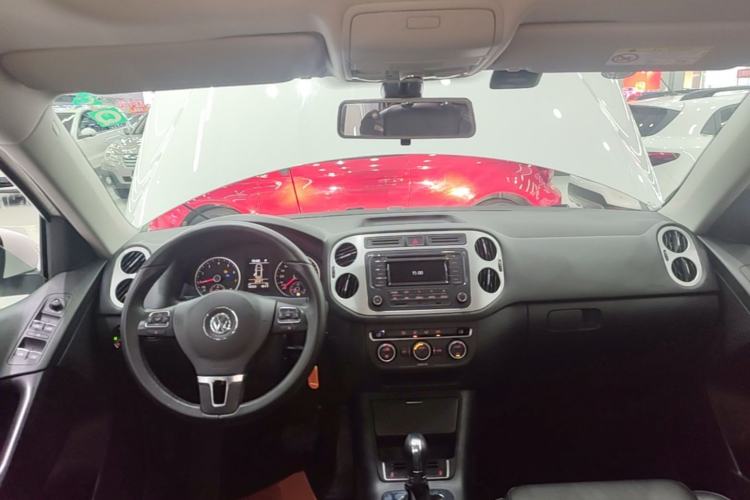 Used Volkswagen Tiguan 2017 300TSI Automatic Two-Wheel Drive Silk Road Comfort Edition Center Console