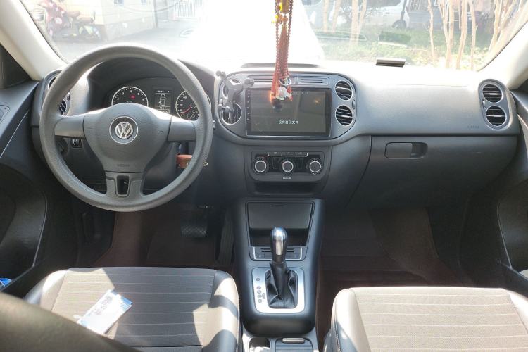 Used Volkswagen Tiguan 2017 300TSI Automatic Two-Wheel Drive Silk Road Luxury Edition Center Console