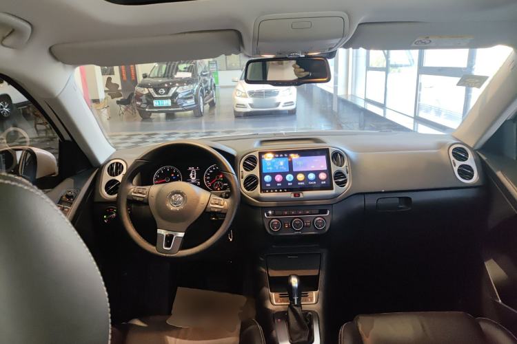 Used Volkswagen Tiguan 2017 300TSI Automatic Two-Wheel Drive Silk Road Comfort Edition Center Console