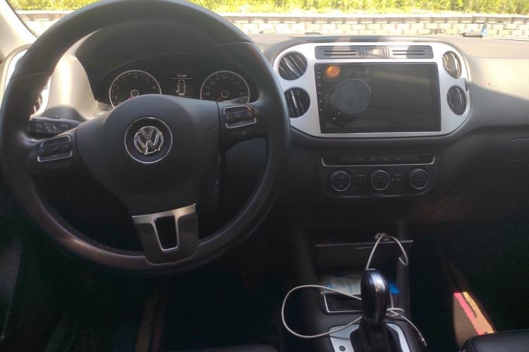Used Volkswagen Tiguan 2017 300TSI Automatic Two-Wheel Drive Silk Road Comfort Edition Center Console