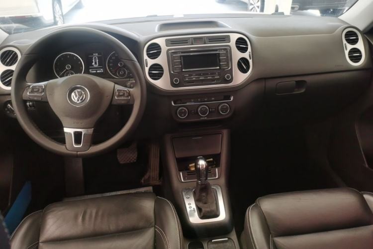 Used Volkswagen Tiguan 2017 300TSI Automatic Two-Wheel Drive Silk Road Comfort Edition Center Console