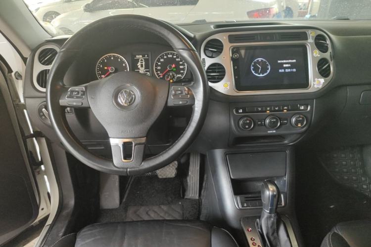 Used Volkswagen Tiguan 2017 300TSI Automatic Two-Wheel Drive Silk Road Comfort Edition Center Console
