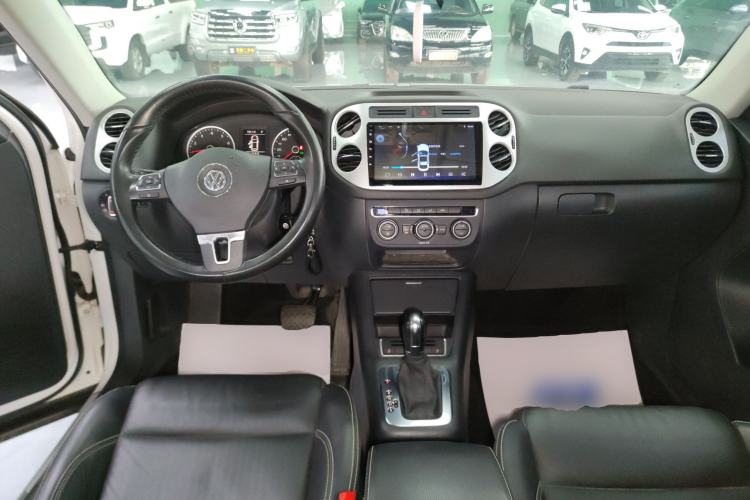 Used Volkswagen Tiguan 2017 300TSI Automatic Two-Wheel Drive Silk Road Comfort Edition Center Console