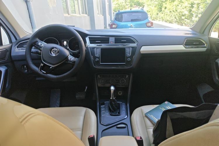 Used Volkswagen Tiguan 2017 280TSI Two-Wheel-Drive Elite Version Center Console