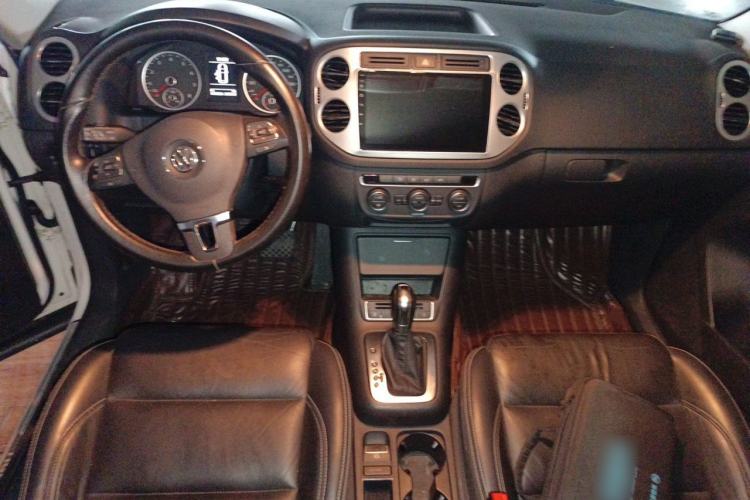 Used Volkswagen Tiguan 2017 300TSI Automatic Two-Wheel Drive Silk Road Comfort Edition Center Console