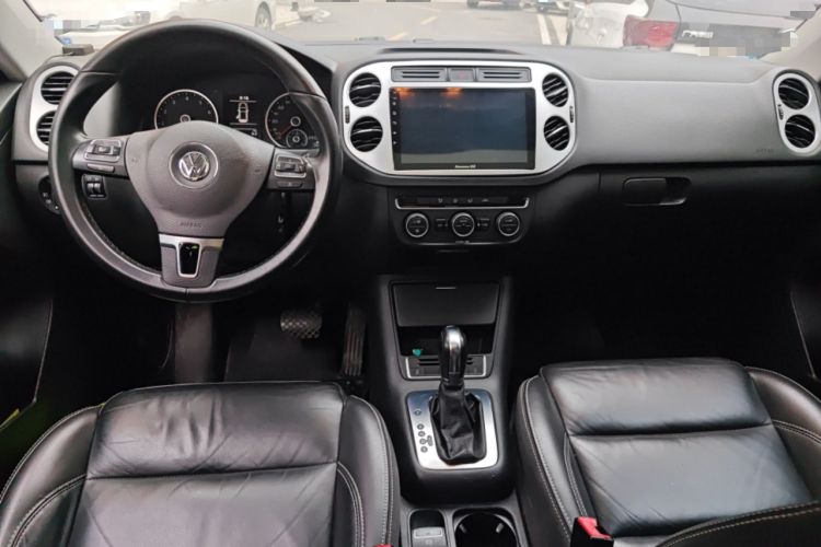 Used Volkswagen Tiguan 2017 300TSI Automatic Two-Wheel Drive Silk Road Comfort Edition Center Console