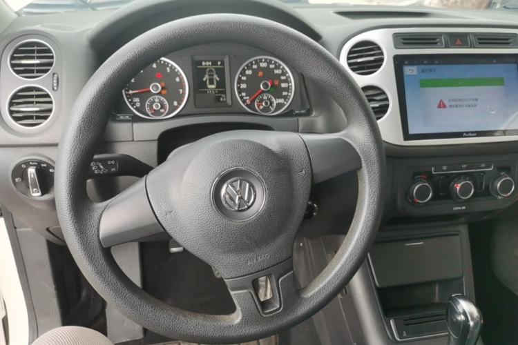 Used Volkswagen Tiguan 2017 300TSI Automatic Two-Wheel Drive Silk Road Luxury Edition Center Console
