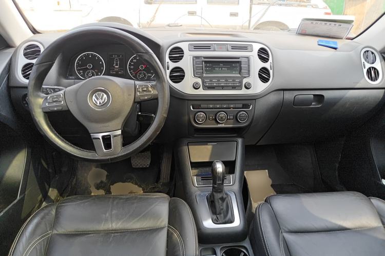 Used Volkswagen Tiguan 2017 300TSI Automatic Two-Wheel Drive Silk Road Comfort Edition Center Console