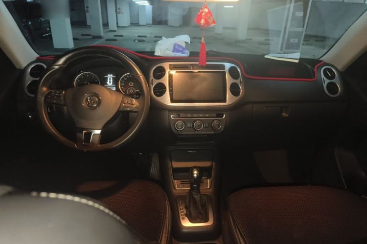 Used Volkswagen Tiguan 2017 300TSI Automatic Two-Wheel Drive Silk Road Comfort Edition Center Console
