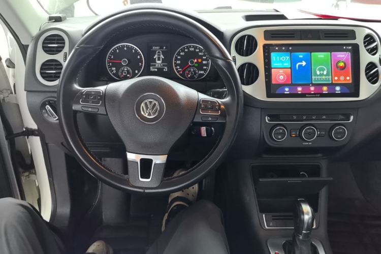 Used Volkswagen Tiguan 2017 300TSI Automatic Two-Wheel Drive Silk Road Comfort Edition Center Console