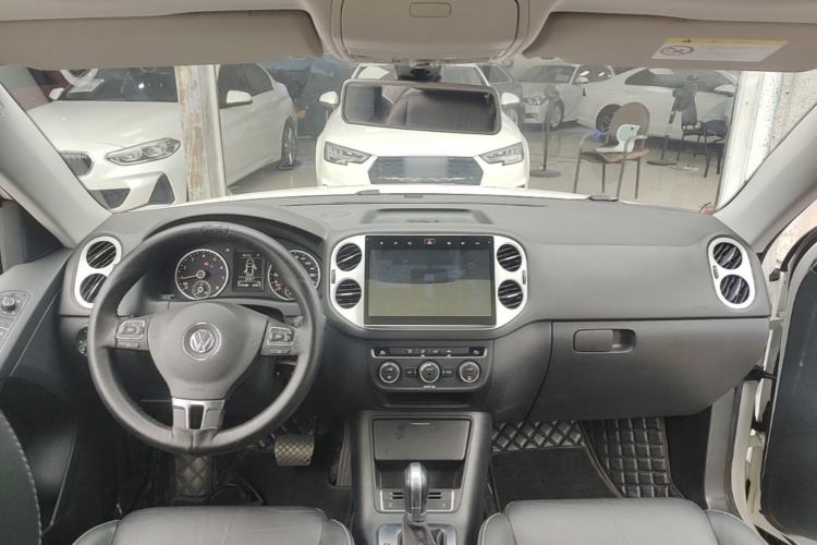 Used Volkswagen Tiguan 2017 300TSI Automatic Two-Wheel Drive Silk Road Comfort Edition Center Console