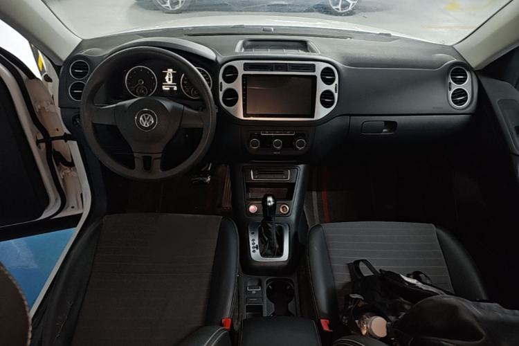 Used Volkswagen Tiguan 2017 300TSI Automatic Two-Wheel Drive Silk Road Luxury Edition Center Console