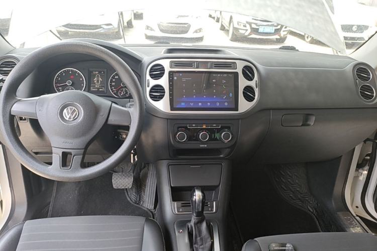 Used Volkswagen Tiguan 2017 300TSI Automatic Two-Wheel Drive Silk Road Luxury Edition Center Console