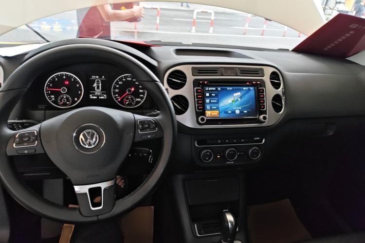 Used Volkswagen Tiguan 2017 300TSI Automatic Two-Wheel Drive Silk Road Comfort Edition Center Console