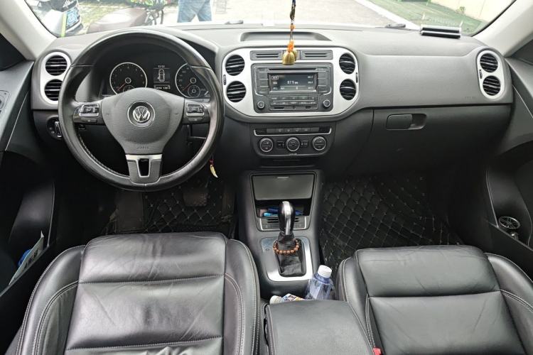 Used Volkswagen Tiguan 2017 300TSI Automatic Two-Wheel Drive Silk Road Comfort Edition Center Console