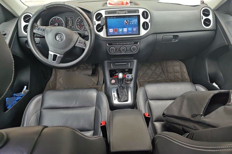 Used Volkswagen Tiguan 2017 300TSI Automatic Two-Wheel Drive Silk Road Comfort Edition Center Console